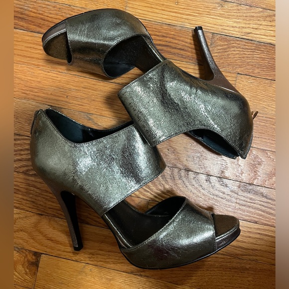 NINE WEST METALLIC SILVER GRAY STILETTOS SIZE 7 1/2 M - Picture 2 of 7